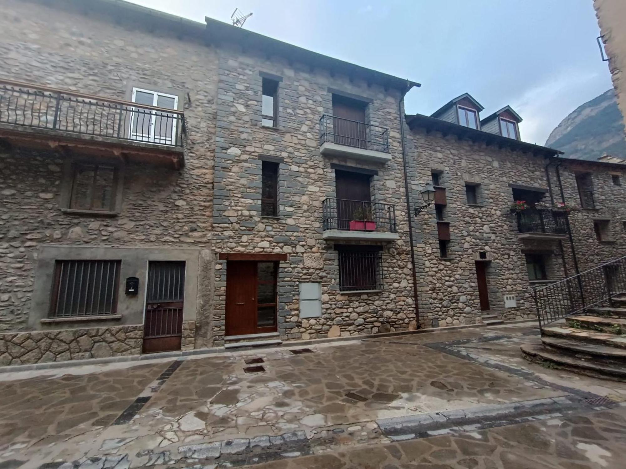 Inmocyma Antigua Casa Chuanina, Bajo-benasque Apartment *