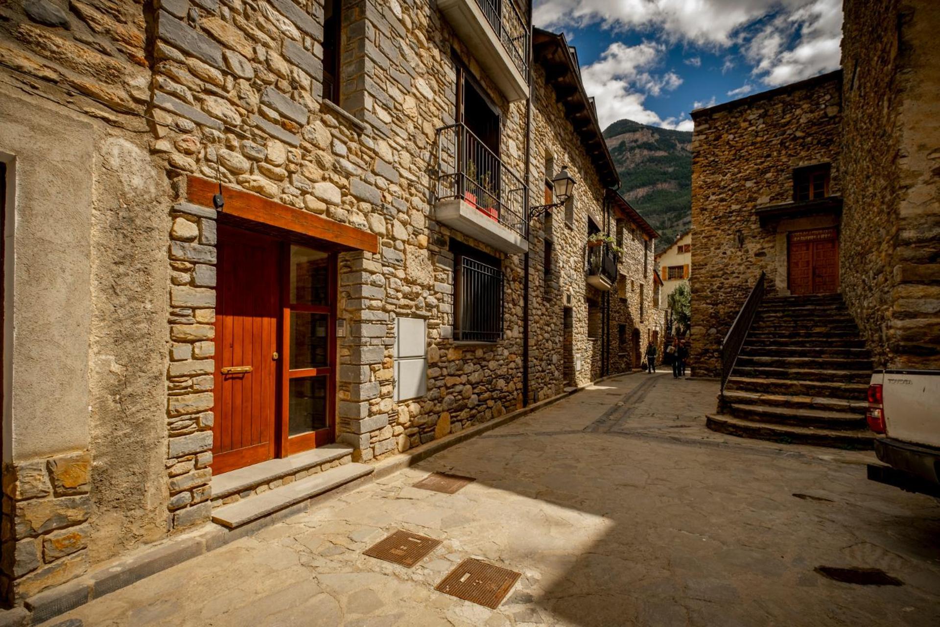 Inmocyma Antigua Casa Chuanina, Bajo-benasque Apartment *