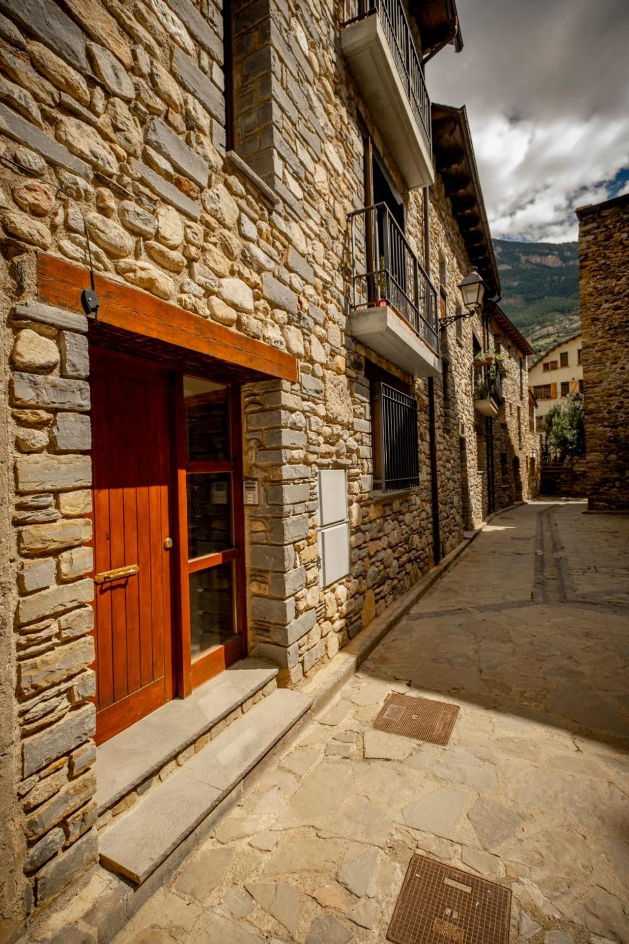 Apartment Inmocyma Antigua Casa Chuanina, Bajo-benasque *